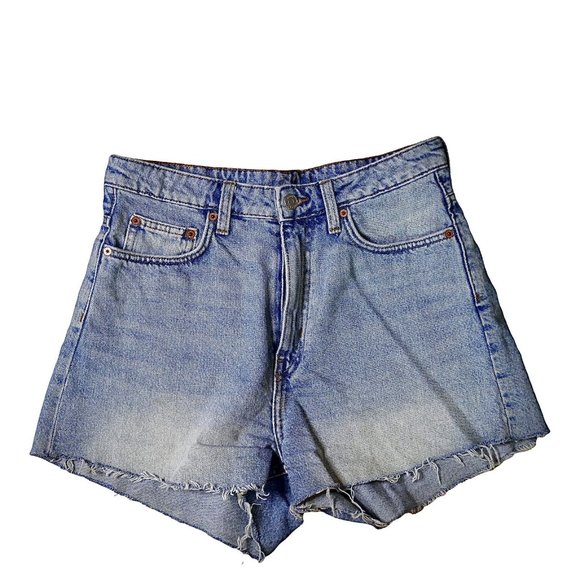 Weekday Brand Denim Row Jean Shorts In Spring Blue Raw Hem SZ 40 US 8 High Rise - Picture 2 of 12